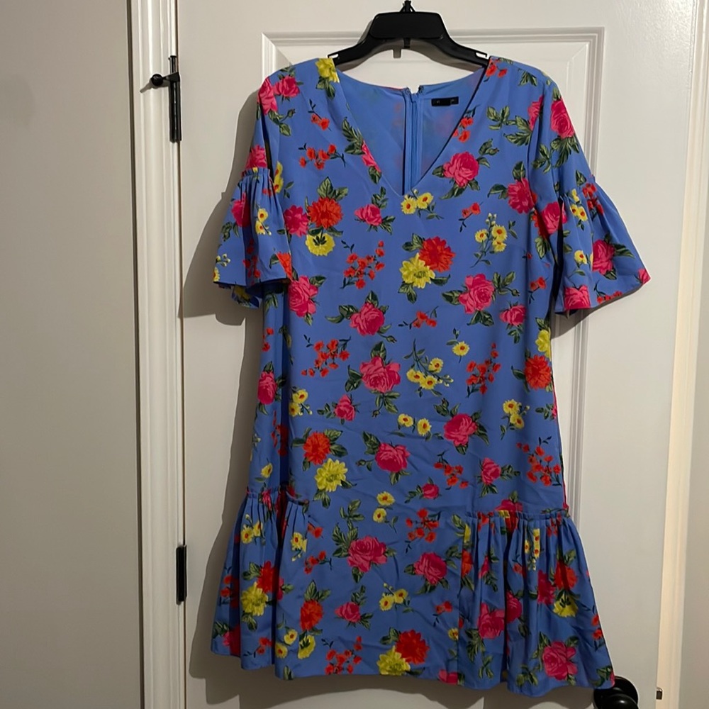 Floral flirty Ann Taylor Dress!